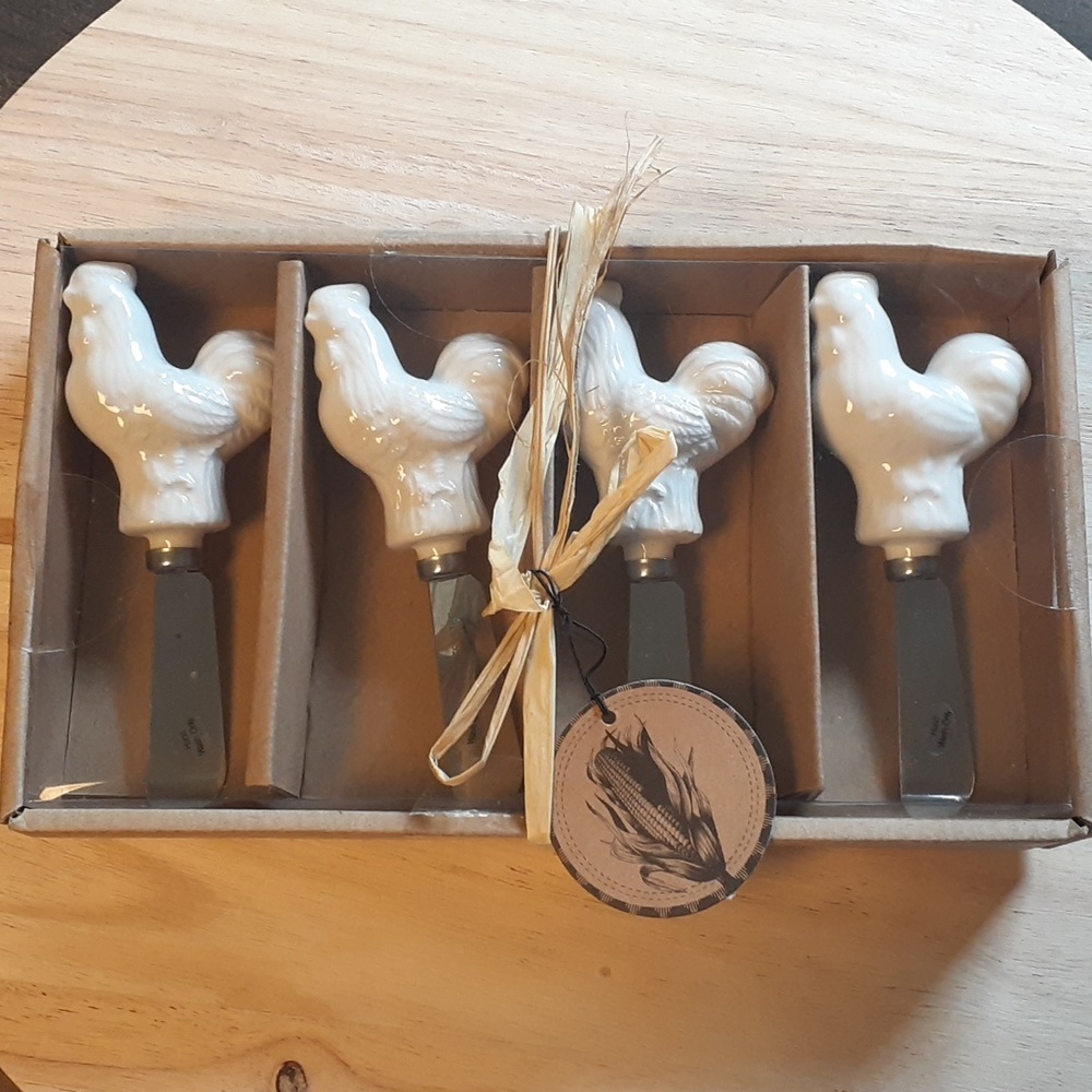 White Ceramic / Stainless Rooster Cheese Spreaders